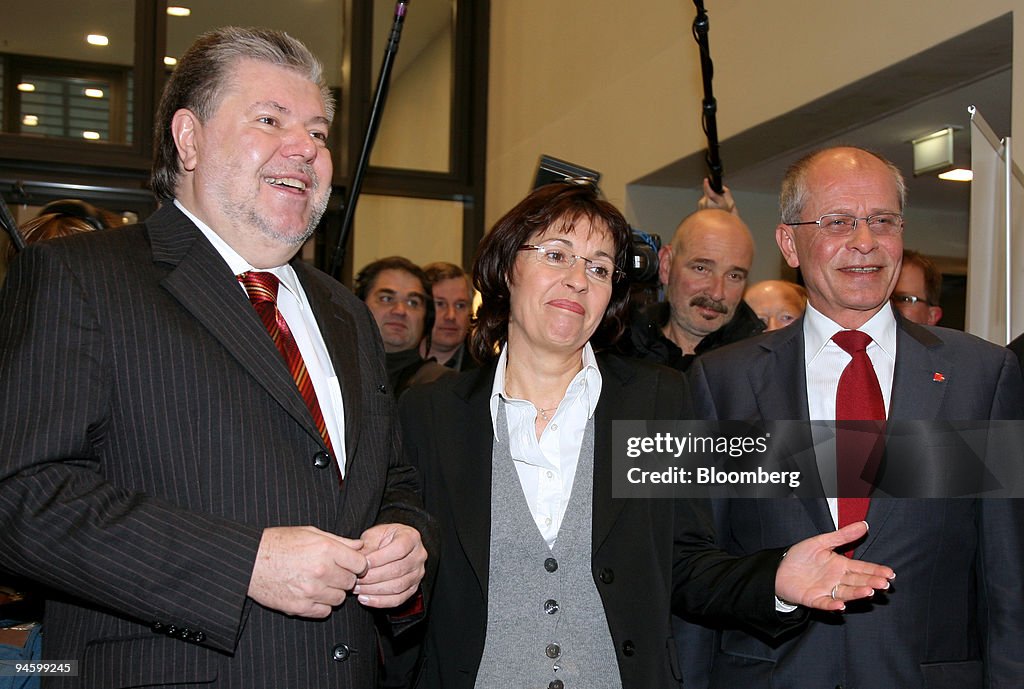 Kurt Beck, chairman of the German Social Democrat Party, lef
