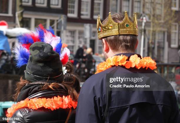 people celebrate king´s day in amsterdam - kings day netherlands stockfoto's en -beelden