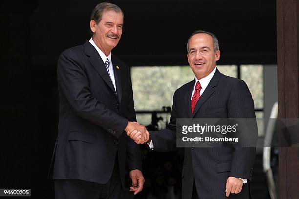 Mexican President Vicente Fox, left, shakes hands with Mexican President-elect Felipe Calderon at the Los Pinos presidential residence in Mexico...