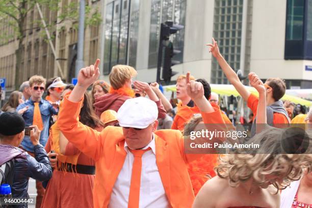 people celebrate king´s day in amsterdam - prinsengracht stock pictures, royalty-free photos & images