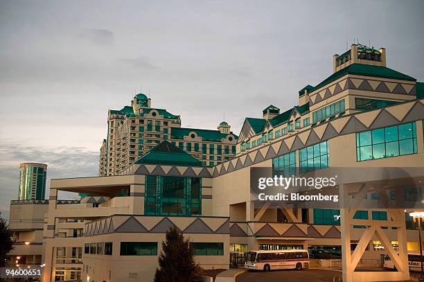 Bus sits parked at the Foxwoods Resort Casino in Mashantucket, Connecticut, on Sunday, Jan. 13, 2008. Bondholders in Connecticut's Mohegan Sun and...