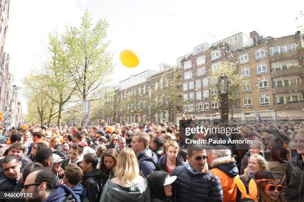 people celebrate king´s day in amsterdam - kings day celebration in amsterdam stock-fotos und bilder