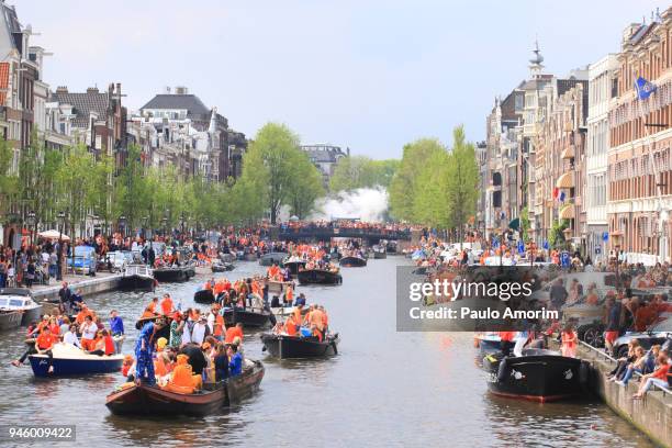 people celebrate king´s day in amsterdam - prinsengracht stock pictures, royalty-free photos & images