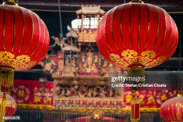 chinese lanterns at sin sze si ya temple kuala lumpur malaysia - tao stock-fotos und bilder