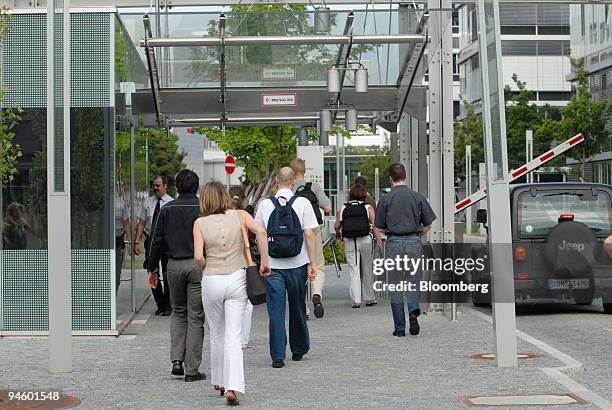 Employees arrive at the Allianz AG headquarters in Unterfoehring near Munich, Germany, Thursday, June 22, 2006. Allianz AG, Europe's largest insurer,...