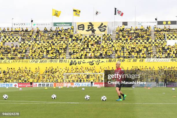 Takanori Sugeno of Consadole Sapporo practices prior to the J.League J1 match between Kashiwa Reysol and Consadole Sapporo at Sankyo Frontier Kashiwa...