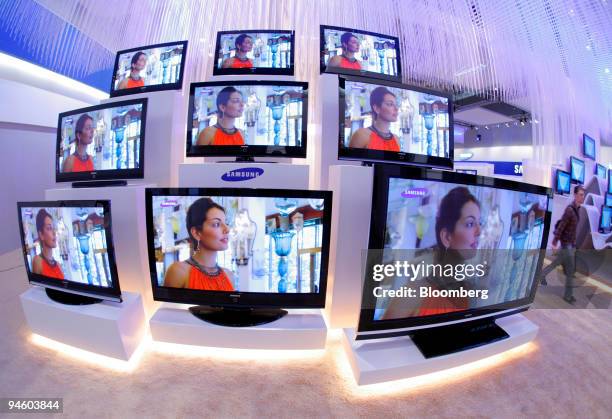 Screens at the Samsung exhibition stand are seen at the IFA 2006 consumer electronics fair in Berlin, Germany, on Thursday, August 31, 2006. Samsung...