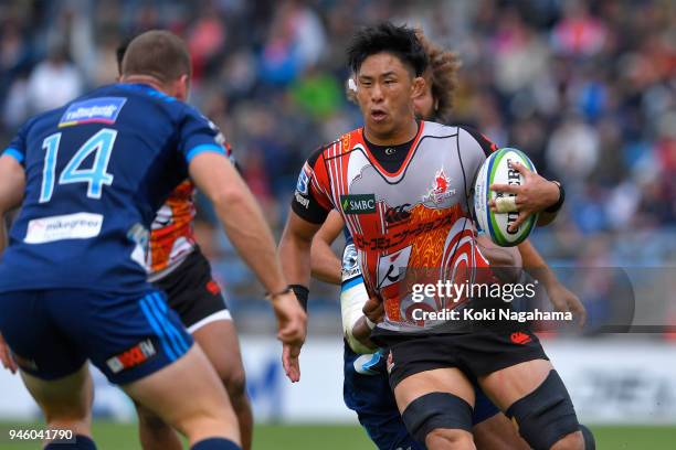 Yoshitaka Tokunaga of Sunwolves runs with the ball during the Super Rugby Round 9 match between the Sunwolves and the Blues at the Prince Chichibu...
