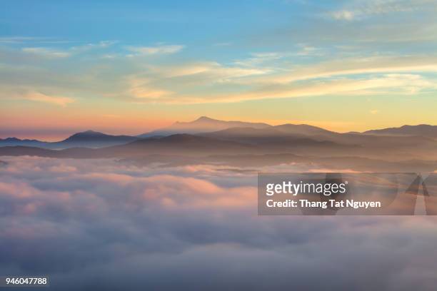 sea of cloud on mountain - mountain range sunrise stock pictures, royalty-free photos & images