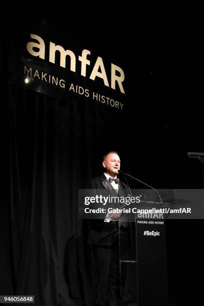 Kevin Robert Frost speaks on stage during the 2018 amfAR gala Sao Paulo at the home of Dinho Diniz on April 13, 2018 in Sao Paulo, Brazil.
