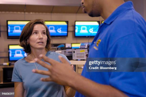 Kay Parker talks to Best Buy employee Andre Cullins, right, about speakers at Best Buy in Atlanta, Georgia, Tuesday, July 31, 2007. Consumer...