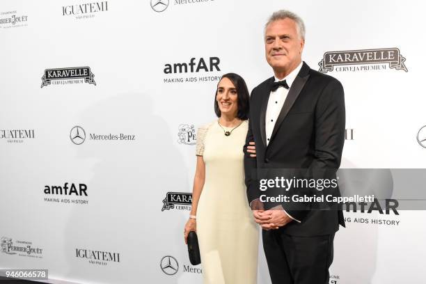 Maria Prata and Pedro Bial attend the 2018 amfAR gala Sao Paulo at the home of Dinho Diniz on April 13, 2018 in Sao Paulo, Brazil.