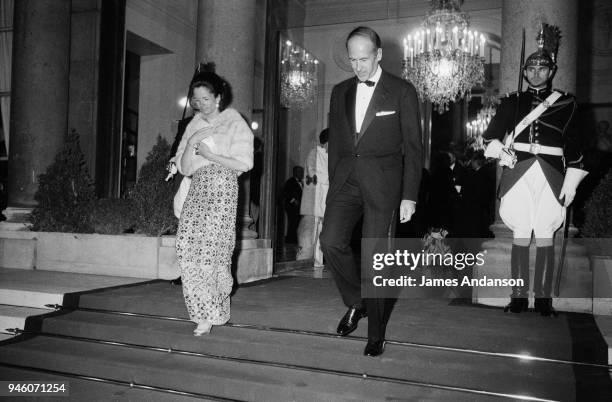 Theatrical meeting at the Elysée : french minister of finance Valery Giscard d'Estaing and his wife Anne Aymone, 8th April 1970