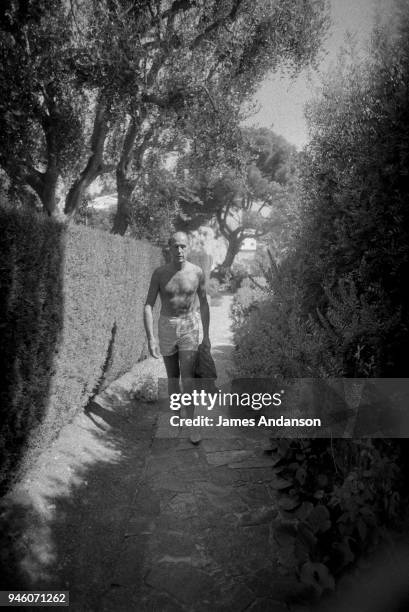 French President Valery Giscard d'Estaing on summer vacation at a holiday villa "Primavera" of a close friend at St-Jean Cap Ferrat in France, 1st...