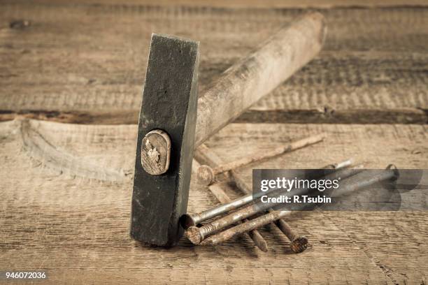 vintage old hammer with rusty nails - bricolaje stock pictures, royalty-free photos & images