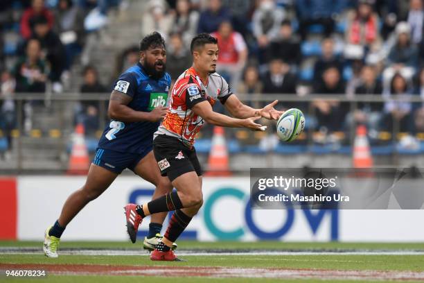 Yu Tamura of Sunwolves passes the ball during the Super Rugby Round 9 match between the Sunwolves and the Blues at the Prince Chichibu Memorial...