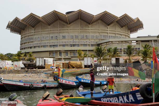 fishermen's port of boulbinet (guinea conakry) - conakry foto e immagini stock