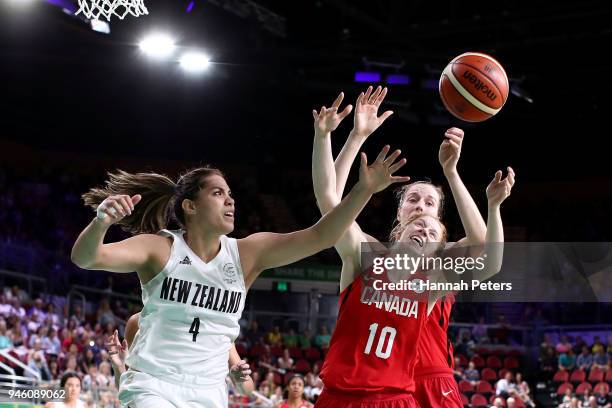 Catherine Traer of Canada and Kalani Purcell of New Zealand compete for the balll during the Women's Bronze Medal Game on day 10 of the Gold Coast...