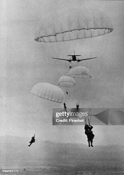 Battle of Dien Bien Phu 1954-Dien Bien Phu Colonial Parachute Battalion n. 6 is thrown first into Dien Bien Phu on 20th November 1953.