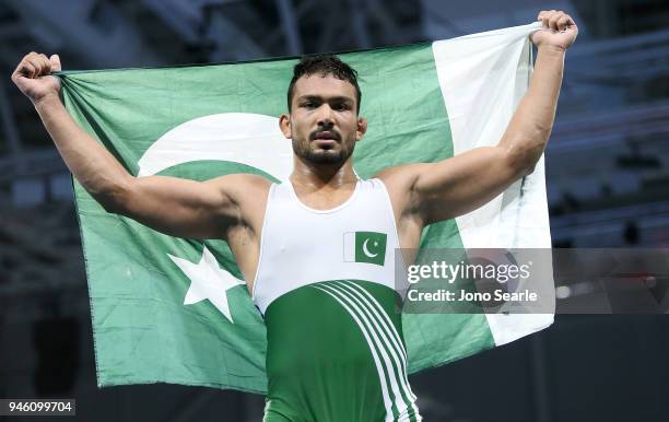 Pakistan Inam Rasool 1 186 Pakistan Gold Stock Photos, High-Res Pictures, and Images - Getty ...