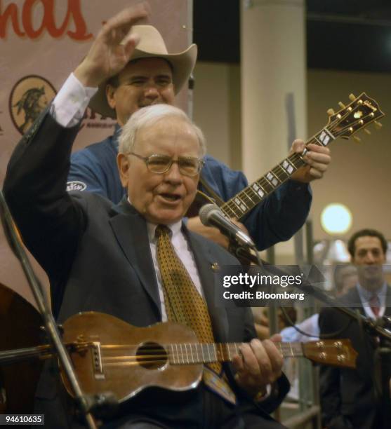 Berkshire Hathaway Inc. Chairman Warren Buffett sings and plays with a blue grass band at the Qwest Center in Omaha, Nebraska, just before the start...