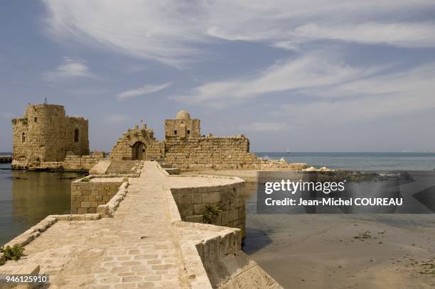 Forteresse construite par les Crois?s sur un ?lot. Un pont de 80m le relie ? la terre. Un souterrain permet de rejoindre ?galement la vieille ville...