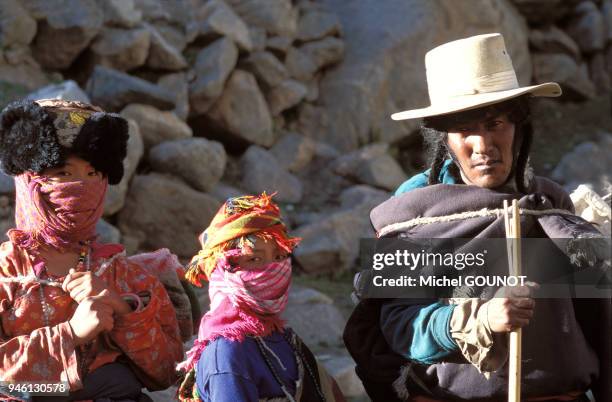 Lerinage bouddhiste autour du mont Kailash dans le sud-ouest du Tibet entre 4500m et 5800m d'altitude. Le mont Kailash culminant ? 6714m est le lieu...