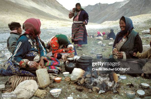 Lerinage bouddhiste autour du mont Kailash dans le sud-ouest du Tibet entre 4500m et 5800m d'altitude. Le mont Kailash culminant ? 6714m est le lieu...