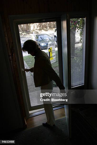 Alison Lalla, a salesperson with 1st Choice Realty, leaves a townhouse she's listing for sale in Crofton, Maryland Wednesday, October 25, 2006. Sales...