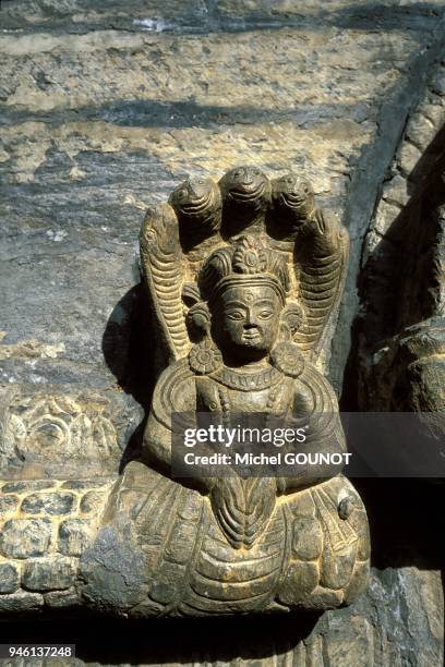 Hindouisme est la religion d'?tat au N?pal et cohabite avec une totale tol?rance avec le Bouddhisme. Les divinit?s des deux religions sont souvent...