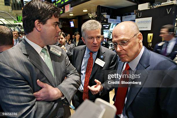 Duncan Niederauer, chief executive officer of NYSE Euronext, center, speaks with Henry Paulson, secretary of the U.S. Treasury, right, and Richard...