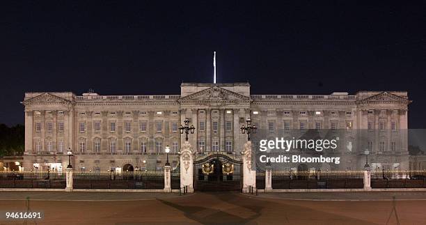 The exterior of Buckingham Palace is illuminated at night in London, on Monday, July 30, 2007. Photographer Will Wintercross/ Bloomberg News