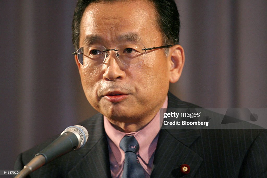 Japanese Financial Services Minister Yuji Yamamoto speaks du