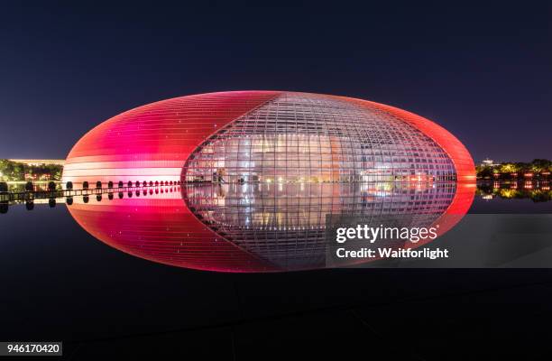 beijing national grand theatre at night - grande teatro nacional de pequim imagens e fotografias de stock