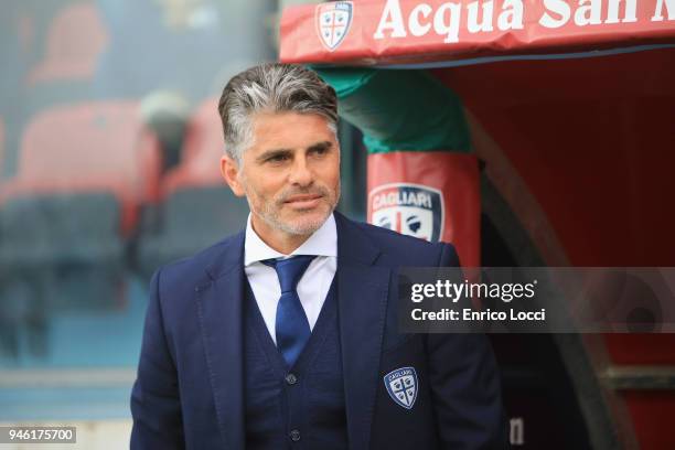 Cagliari's coach Diego Lopez looks on during the serie A match betweenCagliari Calcio v Udinese Calcio at Stadio Sant'Elia on April 14, 2018 in...