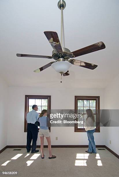 Dan and Katie Matthews, left, talks with realtor Renee Rosati as they tour of a home for sale in Powell, Ohio, Tuesday, August 22, 2006. Sales of...