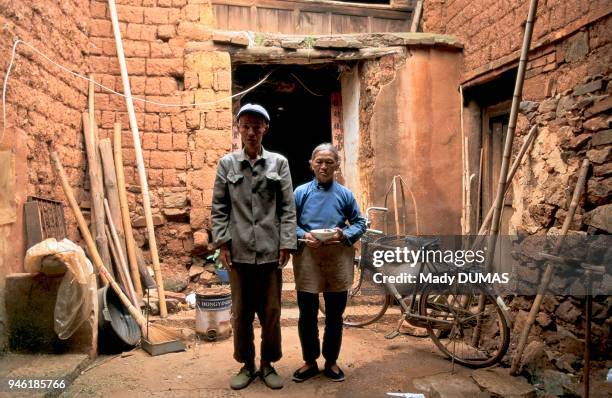 UN VIEUX COUPLE, YUNNAN, CHINE.