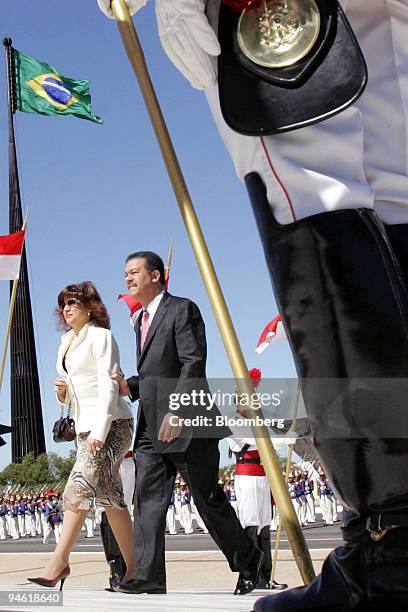 Leonel Fernandz, president of the Dominican Republic, right, is welcomed by an honor guard upon his arrival with his wife Margarida Cedeno at the...
