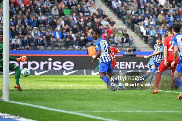Davie Selke of Berlin scores a goal to make it 1:1 during the Bundesliga match between Hertha BSC and 1. FC Koeln at Olympiastadion on April 14, 2018...