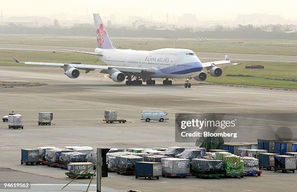 China Airlines airplane taxies at the Taiwan Taoyuan international airport in Taoyuan, Taiwan on Friday, March 30, 2007. China Airlines, Taiwan's...