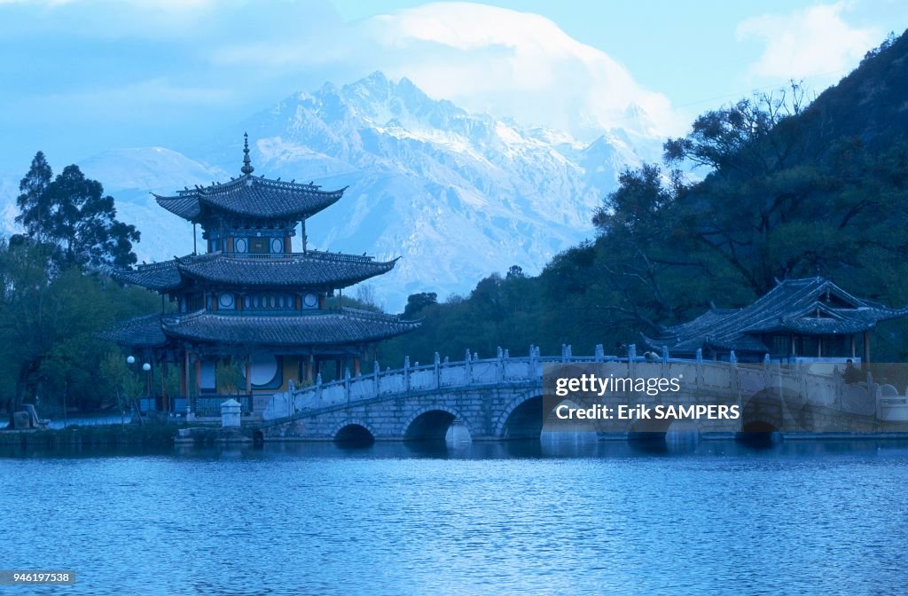 PARC DE L'ETANG DU DRAGON NOIR, LIJIANG, PROVINCE DU YUNNAN, CHINE