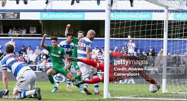 Preston North End's Callum Robinson scoring his side's first goal during the Sky Bet Championship match between Queens Park Rangers and Preston North...