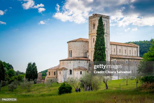 abbey of sant'antimo, tuscany - abbazia di santantimo foto e immagini stock