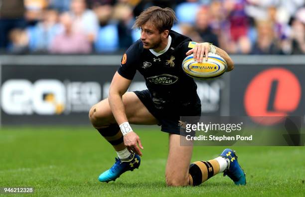 Josh Bassett of Wasps scores a try during the Aviva Premiership match between Wasps and Worcester Warriors at The Ricoh Arena on April 14, 2018 in...