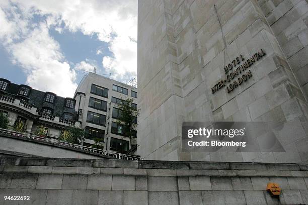 The InterContinental Hotel on Park Lane, which is undergoing renovation until the autumn of 2006, is seen in London, U.K. On Friday, August 18, 2006.