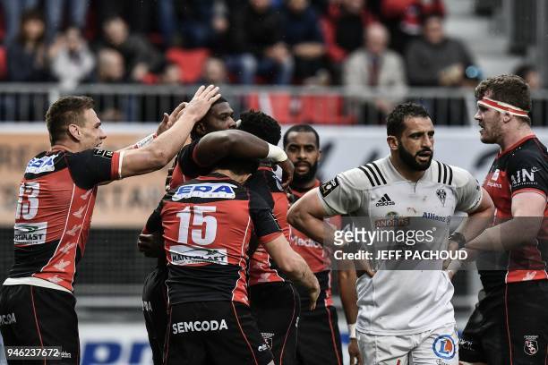 Oyonnax's players celebrate after Oyonnax' French lock Thibault Tauleigne scored a try during the French Top 14 rugby union match US Oyonnax vs CA...