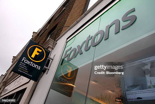 Fextons Foxtons Office Photos and Premium High Res Pictures - Getty Images