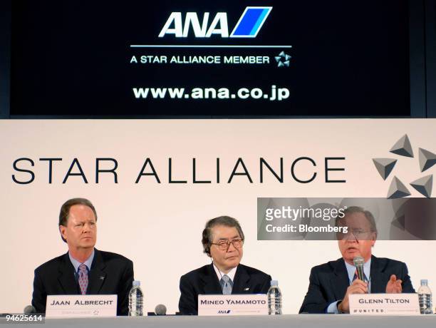 Star Alliance Chief Executive Officer Jaan Albrecht, left, and All Nippon Airways Co. Ltd. President and Chief Executive Officer Mineo Yamamoto,...