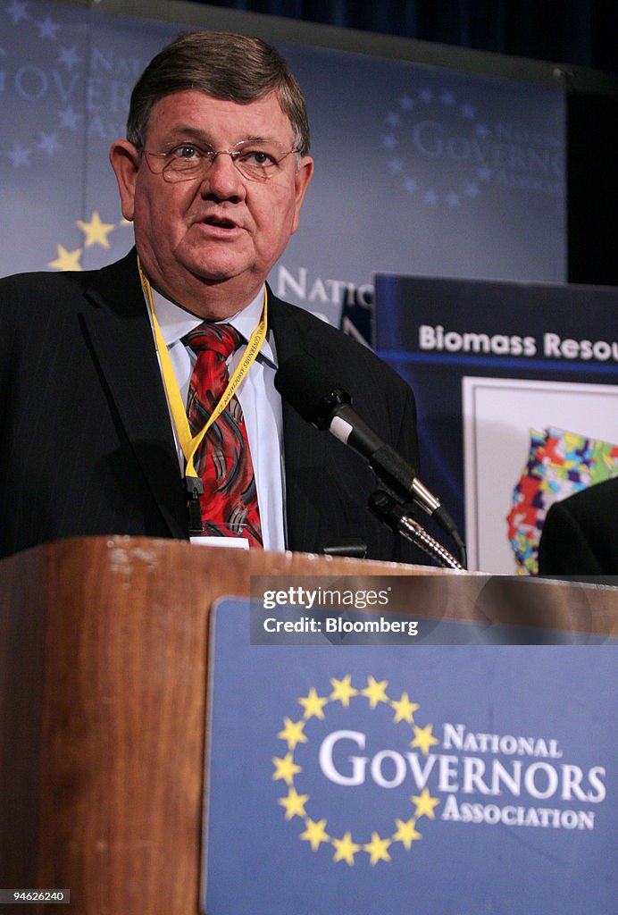 Dave Freudenthal, governor of Wyoming, speaks at a news conf
