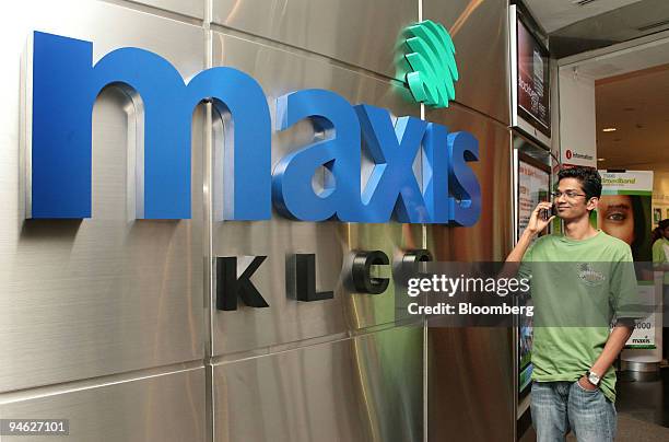 Maxis Consumer Maxis Communication Photos and Premium High Res Pictures - Getty Images